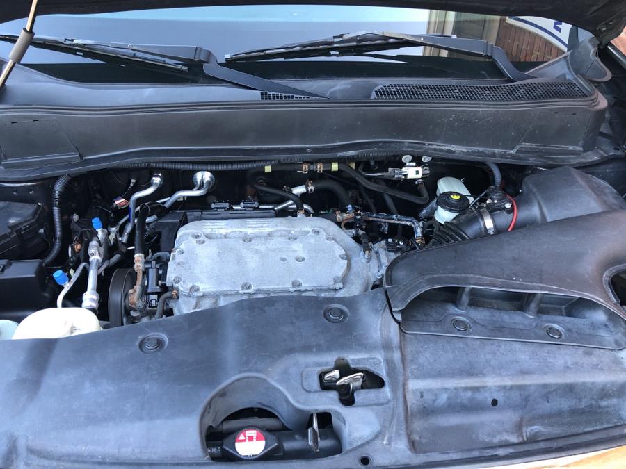 2010 Honda Pilot 4WD 4dr Touring w/Navi, available for sale in Waterbury, Connecticut | National Auto Brokers, Inc.. Waterbury, Connecticut 2010 Honda Pilot 4WD 4dr Touring w/Navi, available for sale in Waterbury, Connecticut | National Auto Brokers, Inc.. Waterbury, Connecticut