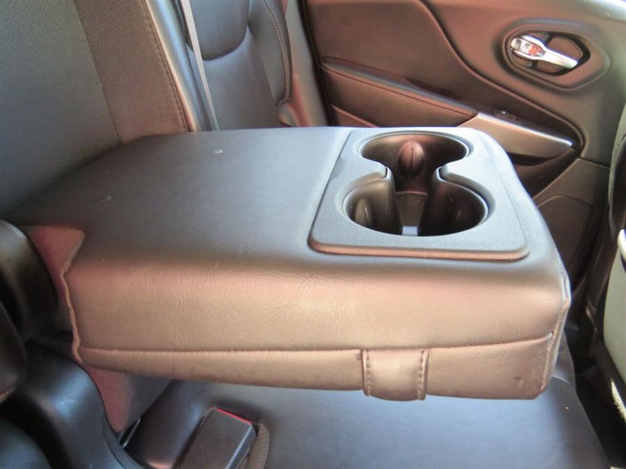 Used Jeep Cherokee Limited 4x4 4dr SUV 2019 | Lake City Exports Inc. Auburn, Maine Used Jeep Cherokee Limited 4x4 4dr SUV 2019 | Lake City Exports Inc. Auburn, Maine
