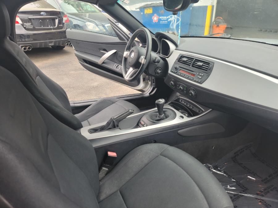 Used BMW Z4 2dr Roadster 2.5i 2005 | Eugen's Auto Sales & Repairs. Philadelphia, Pennsylvania Used BMW Z4 2dr Roadster 2.5i 2005 | Eugen's Auto Sales & Repairs. Philadelphia, Pennsylvania