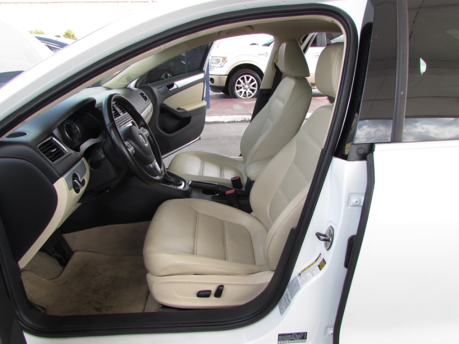 Used Volkswagen Jetta Sedan 4dr Auto Hybrid SEL 2013 | VIP Auto Enterprise, Inc. Orlando, Florida Used Volkswagen Jetta Sedan 4dr Auto Hybrid SEL 2013 | VIP Auto Enterprise, Inc. Orlando, Florida