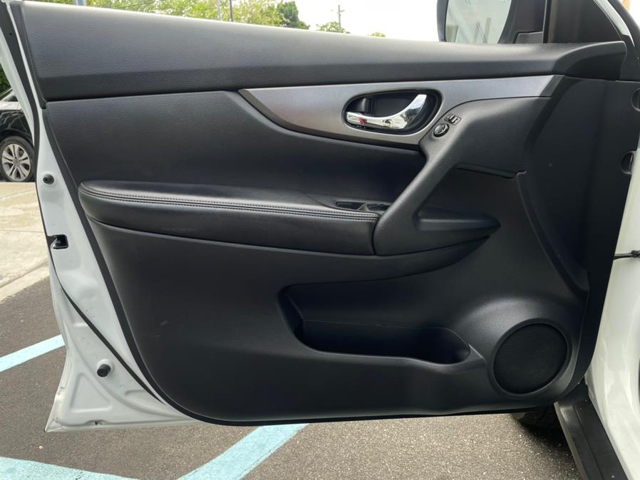 2016 Nissan Rogue S. CLEAN CARFAX!, available for sale in Elmont, New York | Sunrise of Elmont. Elmont, New York 2016 Nissan Rogue S. CLEAN CARFAX!, available for sale in Elmont, New York | Sunrise of Elmont. Elmont, New York