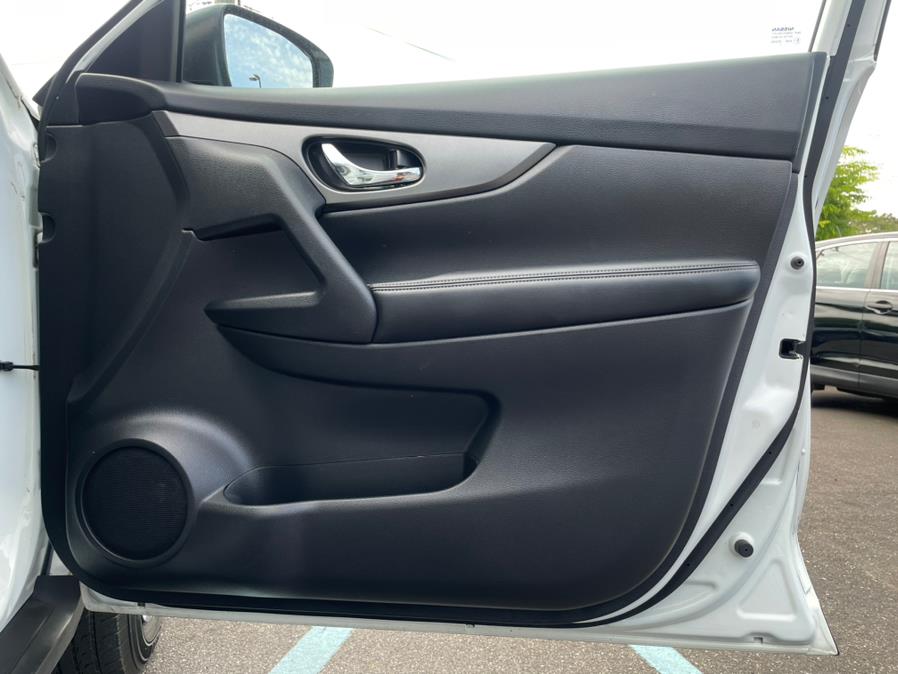 2016 Nissan Rogue S. CLEAN CARFAX!, available for sale in Elmont, New York | Sunrise of Elmont. Elmont, New York 2016 Nissan Rogue S. CLEAN CARFAX!, available for sale in Elmont, New York | Sunrise of Elmont. Elmont, New York