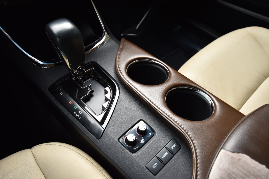 Used Toyota Avalon 4dr Sdn XLE Premium 2015 | Highline Car Connection. Waterbury, Connecticut Used Toyota Avalon 4dr Sdn XLE Premium 2015 | Highline Car Connection. Waterbury, Connecticut