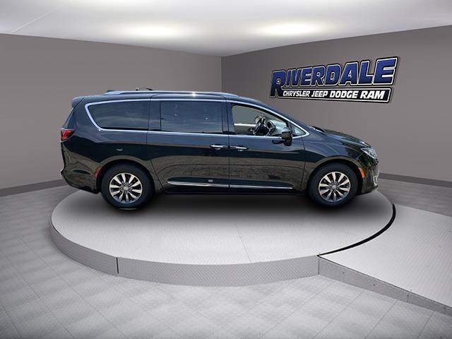 Used Chrysler Pacifica Touring L Plus 2019 | Eastchester Motor Cars. Bronx, New York Used Chrysler Pacifica Touring L Plus 2019 | Eastchester Motor Cars. Bronx, New York