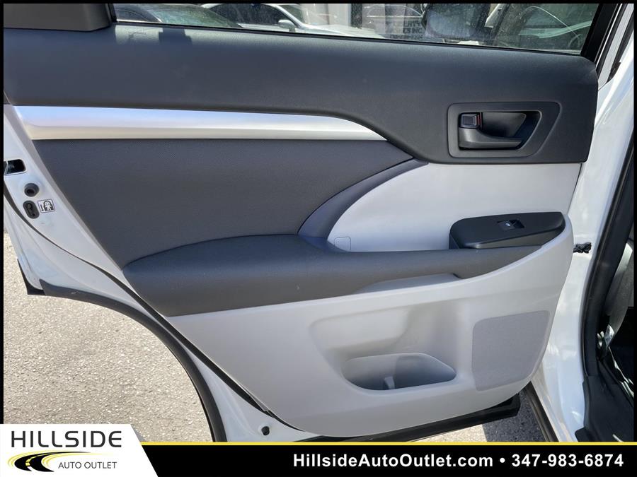 Used Toyota Highlander LE 2018 | Hillside Auto Outlet. Jamaica, New York Used Toyota Highlander LE 2018 | Hillside Auto Outlet. Jamaica, New York