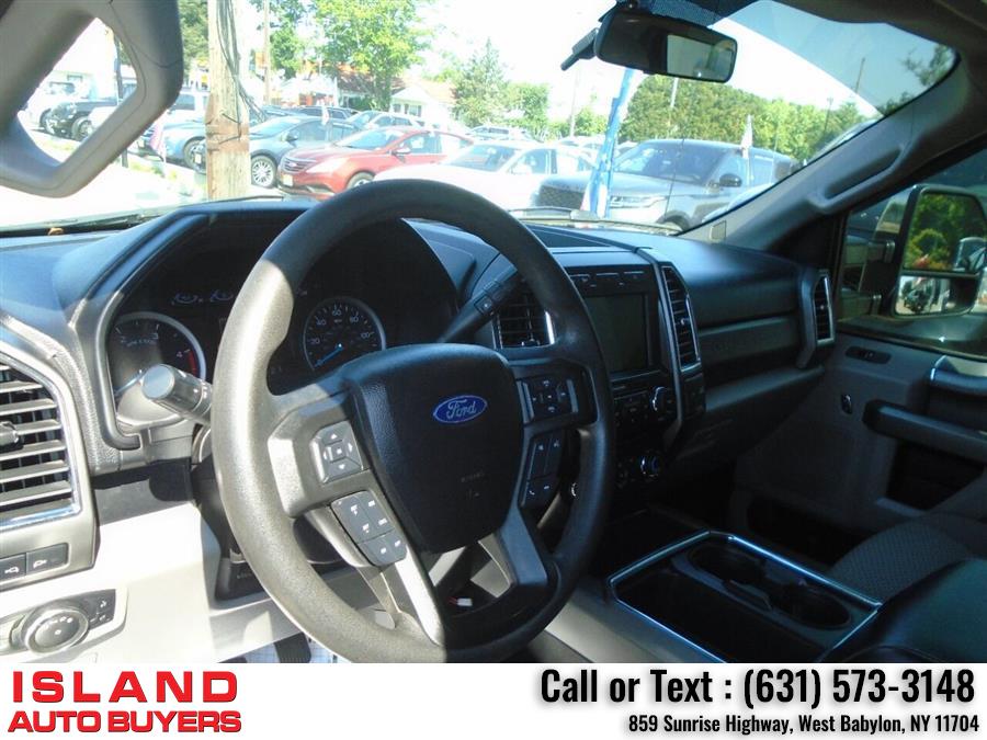 Used Ford F-350 Super Duty XLT 4x4 4dr Crew Cab 6.8 ft. SB SRW Pickup 2017 | Island Auto Buyers. West Babylon, New York Used Ford F-350 Super Duty XLT 4x4 4dr Crew Cab 6.8 ft. SB SRW Pickup 2017 | Island Auto Buyers. West Babylon, New York