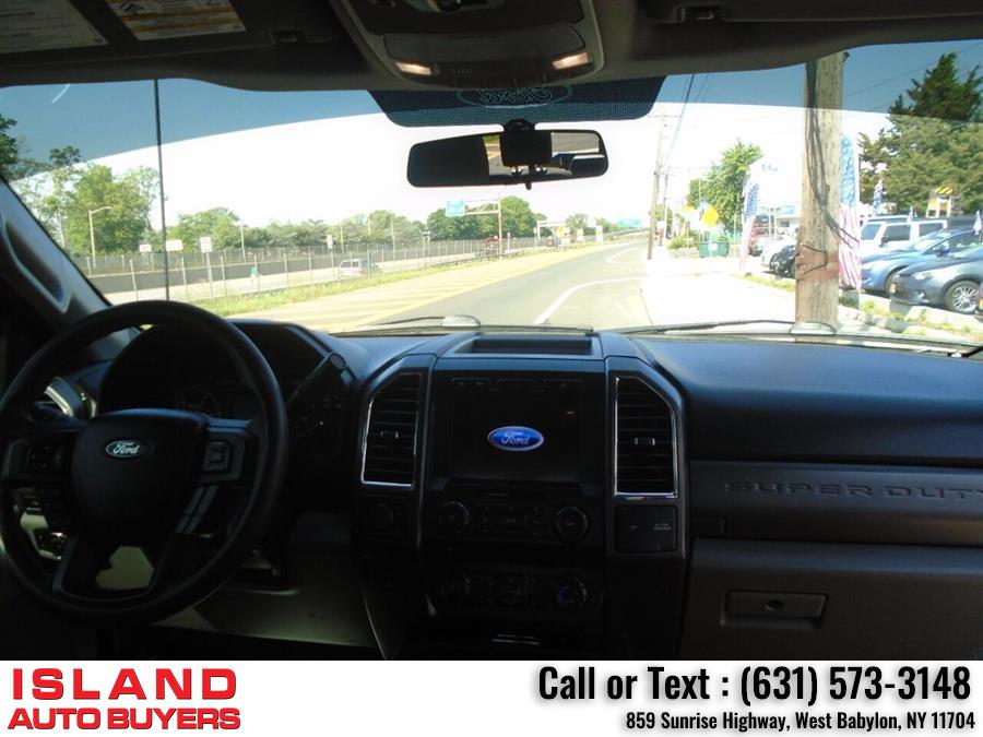 Used Ford F-350 Super Duty XLT 4x4 4dr Crew Cab 6.8 ft. SB SRW Pickup 2017 | Island Auto Buyers. West Babylon, New York Used Ford F-350 Super Duty XLT 4x4 4dr Crew Cab 6.8 ft. SB SRW Pickup 2017 | Island Auto Buyers. West Babylon, New York