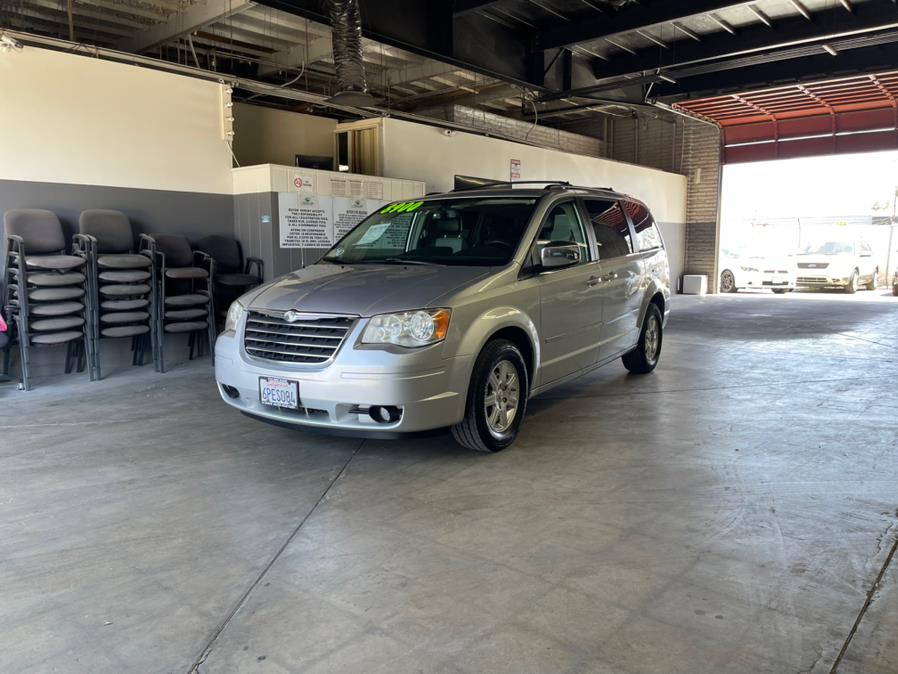 Used Chrysler Town & Country 4dr Wgn Touring Plus 2010 | U Save Auto Auction. Garden Grove, California