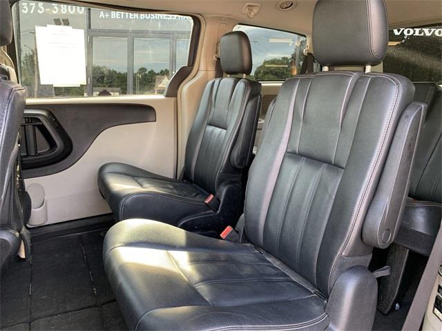 2016 Chrysler Town & Country Touring, available for sale in Stratford, Connecticut | Wiz Leasing Inc. Stratford, Connecticut 2016 Chrysler Town & Country Touring, available for sale in Stratford, Connecticut | Wiz Leasing Inc. Stratford, Connecticut