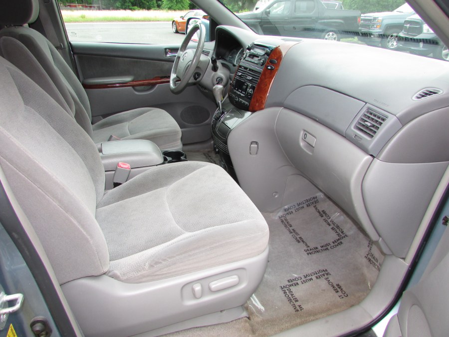 2005 Toyota Sienna 5dr XLE FWD 7-Passenger, available for sale in East Windsor, Connecticut | United Auto Sales of E Windsor, Inc. East Windsor, Connecticut 2005 Toyota Sienna 5dr XLE FWD 7-Passenger, available for sale in East Windsor, Connecticut | United Auto Sales of E Windsor, Inc. East Windsor, Connecticut