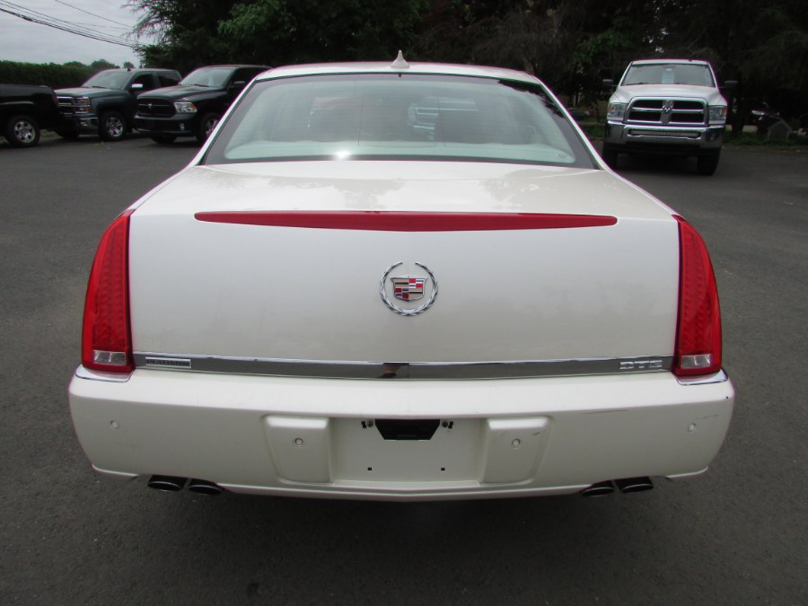 2009 Cadillac DTS 4dr Sdn w/1SA, available for sale in East Windsor, Connecticut | United Auto Sales of E Windsor, Inc. East Windsor, Connecticut 2009 Cadillac DTS 4dr Sdn w/1SA, available for sale in East Windsor, Connecticut | United Auto Sales of E Windsor, Inc. East Windsor, Connecticut