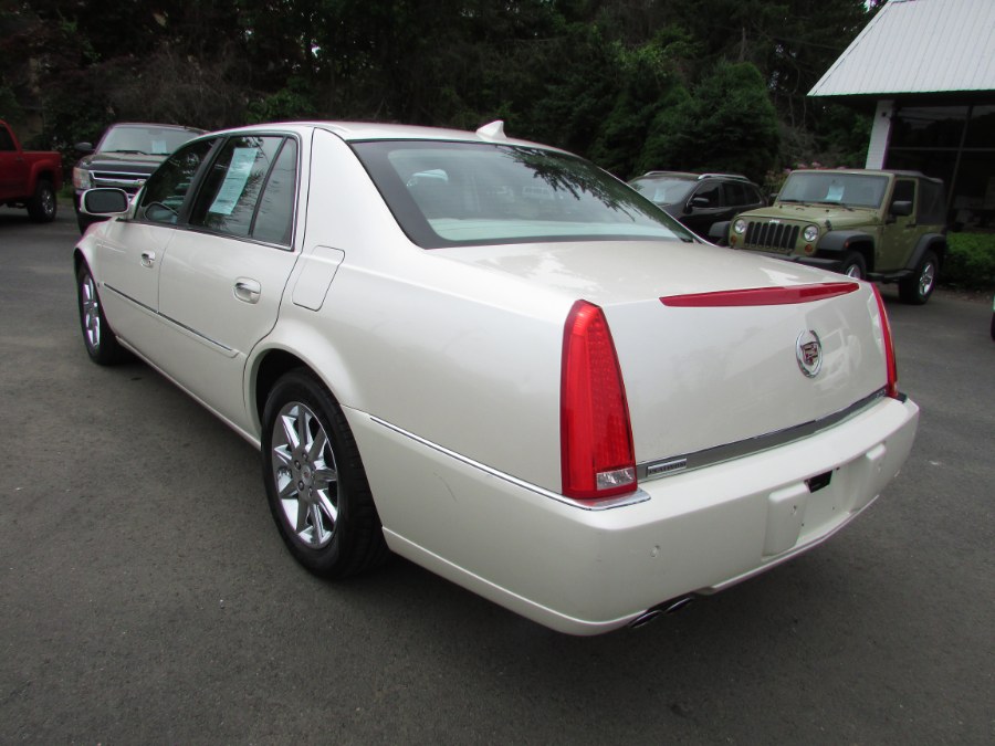 2009 Cadillac DTS 4dr Sdn w/1SA, available for sale in East Windsor, Connecticut | United Auto Sales of E Windsor, Inc. East Windsor, Connecticut 2009 Cadillac DTS 4dr Sdn w/1SA, available for sale in East Windsor, Connecticut | United Auto Sales of E Windsor, Inc. East Windsor, Connecticut