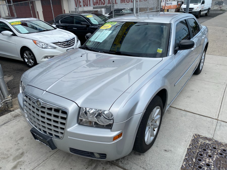 2008 Chrysler 300 4dr Sdn 300 LX RWD, available for sale in Middle Village, New York | Middle Village Motors . Middle Village, New York