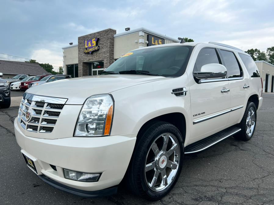 2014 Cadillac Escalade AWD 4dr Luxury, available for sale in Plantsville, Connecticut | L&S Automotive LLC. Plantsville, Connecticut