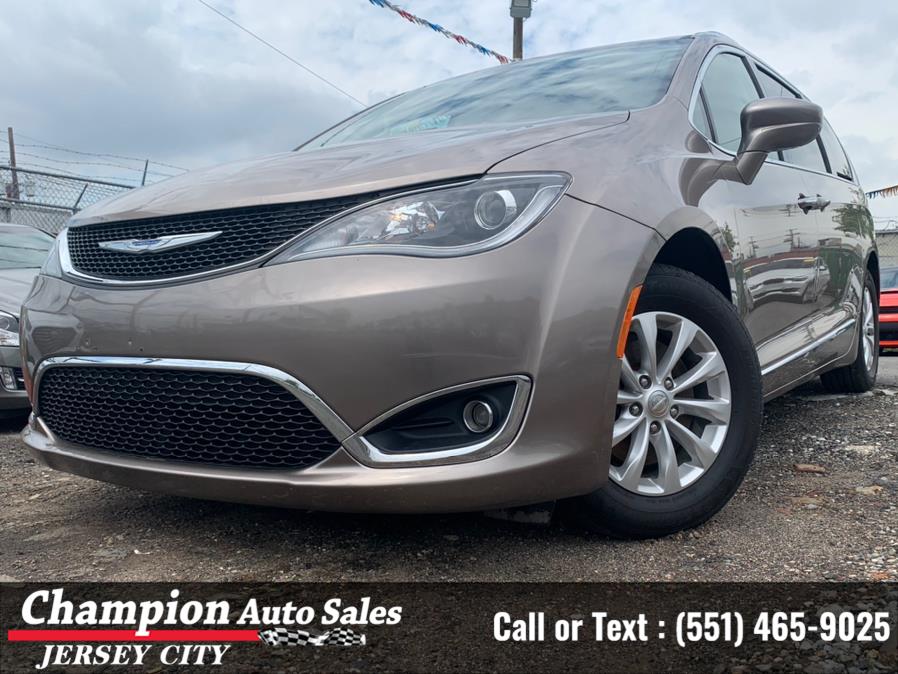 Used Chrysler Pacifica Touring L FWD 2018 | Champion Auto Sales. Jersey City, New Jersey