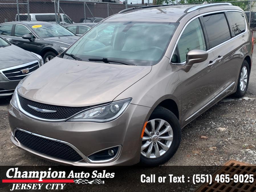 2018 Chrysler Pacifica Touring L FWD, available for sale in Jersey City, New Jersey | Champion Auto Sales. Jersey City, New Jersey