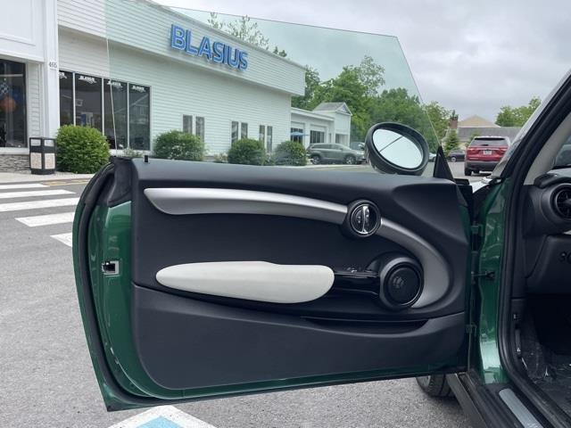 Used Mini Cooper Electric Signature Plus 2020 | Blasius of Danbury. Danbury, Connecticut Used Mini Cooper Electric Signature Plus 2020 | Blasius of Danbury. Danbury, Connecticut
