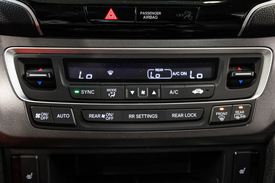 Used Honda Pilot EX-L AWD 2020 | 26 Motors Long Island. ELMONT, New York Used Honda Pilot EX-L AWD 2020 | 26 Motors Long Island. ELMONT, New York