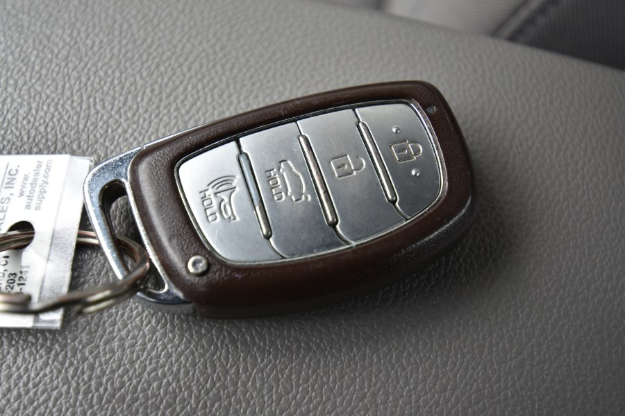 Used Hyundai Elantra SEL IVT 2020 | Highline Car Connection. Waterbury, Connecticut Used Hyundai Elantra SEL IVT 2020 | Highline Car Connection. Waterbury, Connecticut