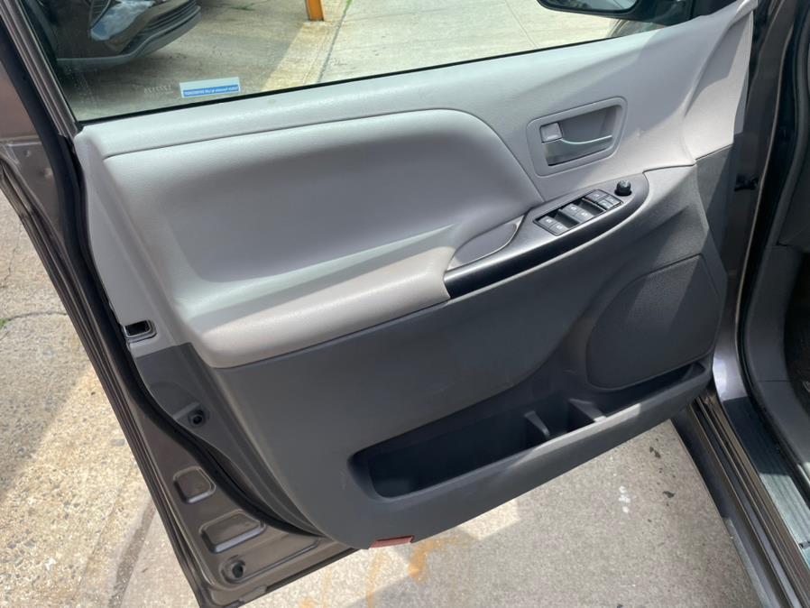 Used Toyota Sienna LE 8-Passenger (Natl) 2017 | Sylhet Motors Inc.. Jamaica, New York Used Toyota Sienna LE 8-Passenger (Natl) 2017 | Sylhet Motors Inc.. Jamaica, New York