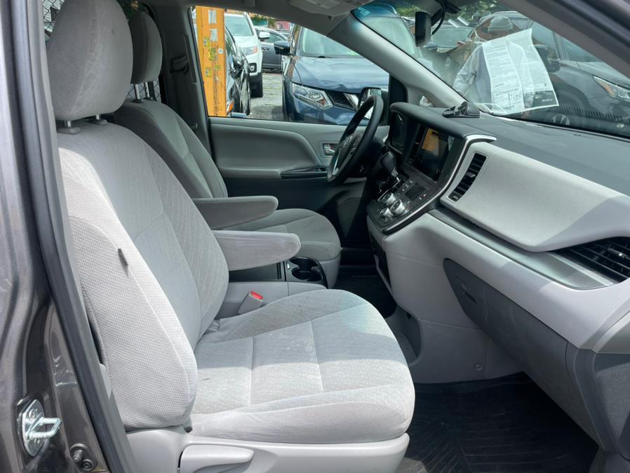 Used Toyota Sienna LE 8-Passenger (Natl) 2017 | Sylhet Motors Inc.. Jamaica, New York Used Toyota Sienna LE 8-Passenger (Natl) 2017 | Sylhet Motors Inc.. Jamaica, New York