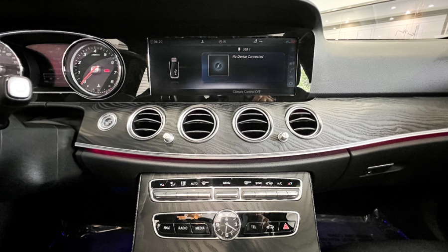 Used Mercedes-Benz E-Class E 300 4MATIC Sedan 2019 | Luxury Motor Club. Franklin Square, New York Used Mercedes-Benz E-Class E 300 4MATIC Sedan 2019 | Luxury Motor Club. Franklin Square, New York