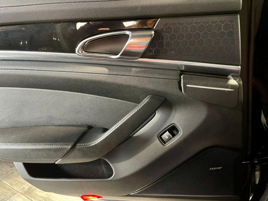 Used Porsche Panamera 4dr HB 2014 | RT Auto Center LLC. Newark, New Jersey Used Porsche Panamera 4dr HB 2014 | RT Auto Center LLC. Newark, New Jersey