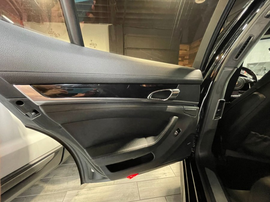 Used Porsche Panamera 4dr HB 2014 | RT Auto Center LLC. Newark, New Jersey Used Porsche Panamera 4dr HB 2014 | RT Auto Center LLC. Newark, New Jersey