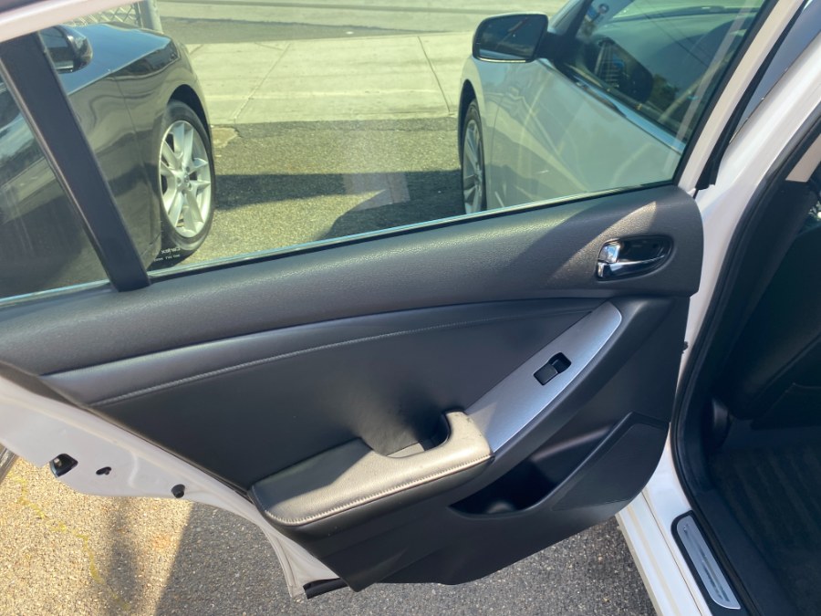 Used Nissan Altima 4dr Sdn V6 CVT 3.5 SR 2010 | Middle Village Motors . Middle Village, New York Used Nissan Altima 4dr Sdn V6 CVT 3.5 SR 2010 | Middle Village Motors . Middle Village, New York