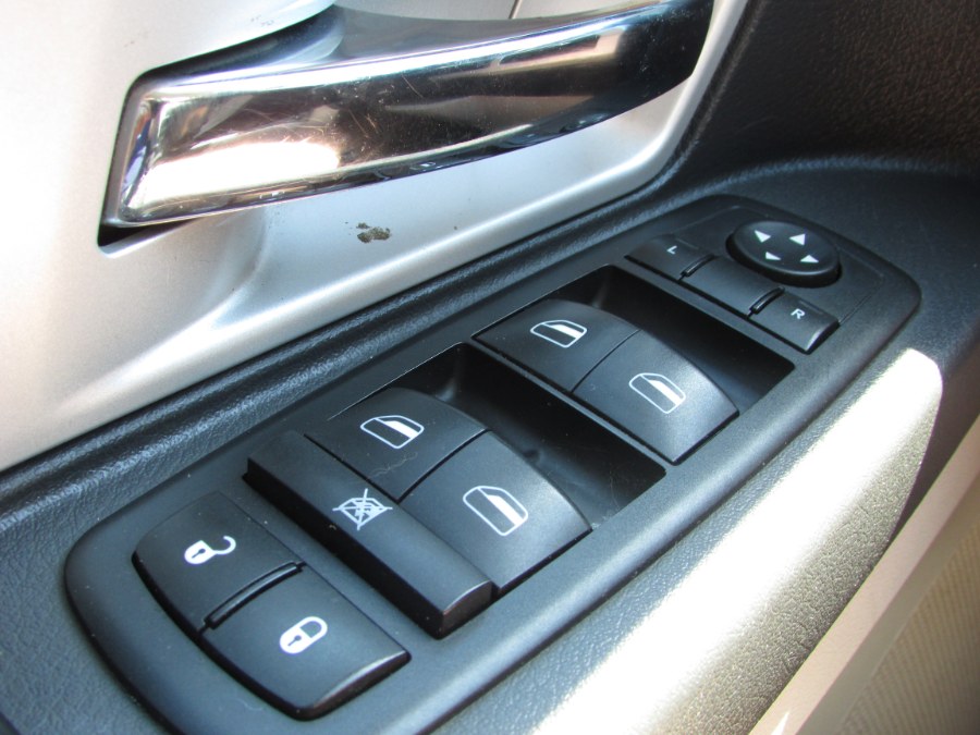 Used Dodge Grand Caravan 4dr Wgn Crew 2010 | United Auto Sales of E Windsor, Inc. East Windsor, Connecticut Used Dodge Grand Caravan 4dr Wgn Crew 2010 | United Auto Sales of E Windsor, Inc. East Windsor, Connecticut