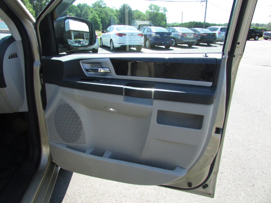 Used Dodge Grand Caravan 4dr Wgn Crew 2010 | United Auto Sales of E Windsor, Inc. East Windsor, Connecticut Used Dodge Grand Caravan 4dr Wgn Crew 2010 | United Auto Sales of E Windsor, Inc. East Windsor, Connecticut
