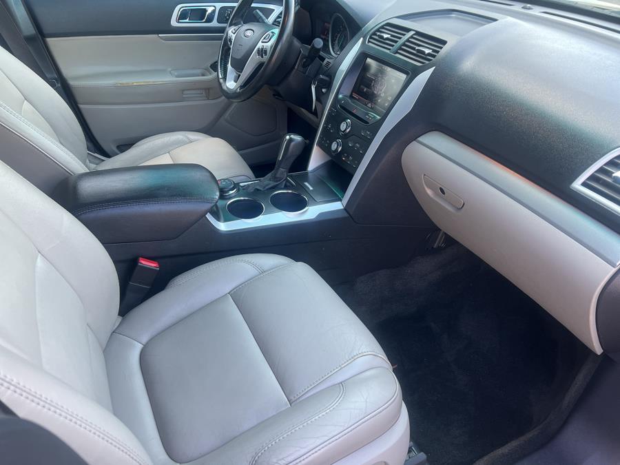 Used Ford Explorer 4WD 4dr XLT 2011 | Dealertown Auto Wholesalers. Milford, Connecticut Used Ford Explorer 4WD 4dr XLT 2011 | Dealertown Auto Wholesalers. Milford, Connecticut