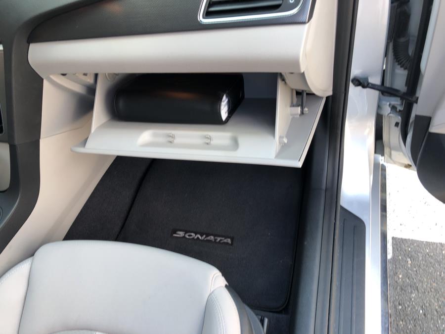 2017 Hyundai Sonata Sport 2.4L PZEV Sport, available for sale in Waterbury, Connecticut | National Auto Brokers, Inc.. Waterbury, Connecticut 2017 Hyundai Sonata Sport 2.4L PZEV Sport, available for sale in Waterbury, Connecticut | National Auto Brokers, Inc.. Waterbury, Connecticut