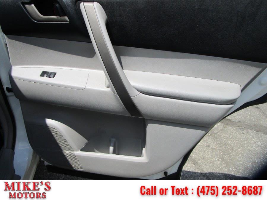 2008 Toyota Highlander 4WD 4dr Sport, available for sale in Stratford, Connecticut | Mike's Motors LLC. Stratford, Connecticut 2008 Toyota Highlander 4WD 4dr Sport, available for sale in Stratford, Connecticut | Mike's Motors LLC. Stratford, Connecticut