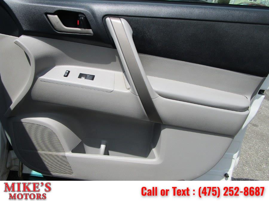 2008 Toyota Highlander 4WD 4dr Sport, available for sale in Stratford, Connecticut | Mike's Motors LLC. Stratford, Connecticut 2008 Toyota Highlander 4WD 4dr Sport, available for sale in Stratford, Connecticut | Mike's Motors LLC. Stratford, Connecticut