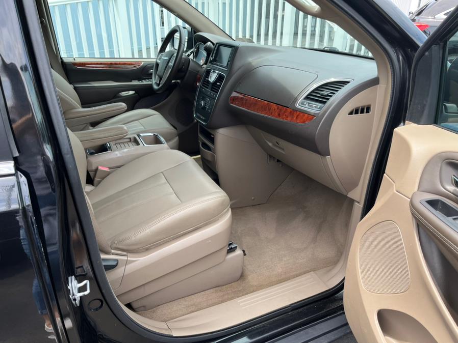 2016 Chrysler Town & Country 4dr Wgn Touring, available for sale in Levittown, Pennsylvania | Levittown Auto. Levittown, Pennsylvania 2016 Chrysler Town & Country 4dr Wgn Touring, available for sale in Levittown, Pennsylvania | Levittown Auto. Levittown, Pennsylvania