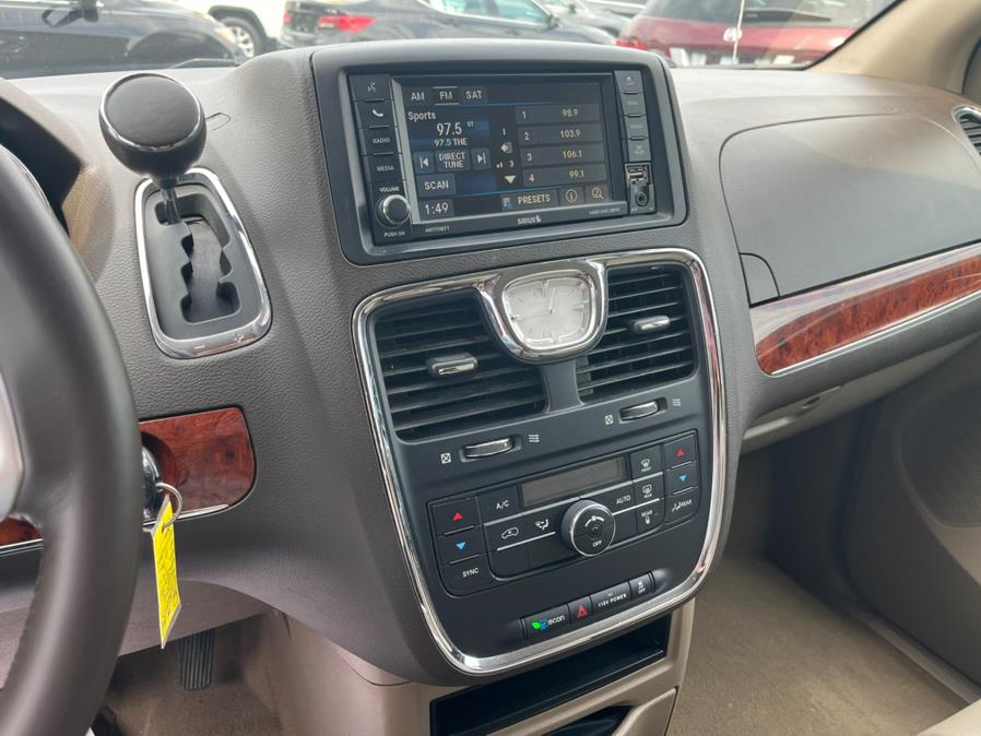 2016 Chrysler Town & Country 4dr Wgn Touring, available for sale in Levittown, Pennsylvania | Levittown Auto. Levittown, Pennsylvania 2016 Chrysler Town & Country 4dr Wgn Touring, available for sale in Levittown, Pennsylvania | Levittown Auto. Levittown, Pennsylvania