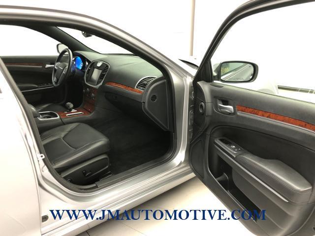 Used Chrysler 300 4dr Sdn AWD 2014 | J&M Automotive Sls&Svc LLC. Naugatuck, Connecticut Used Chrysler 300 4dr Sdn AWD 2014 | J&M Automotive Sls&Svc LLC. Naugatuck, Connecticut