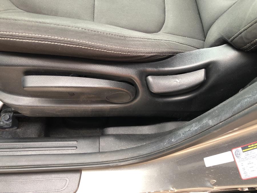 2015 Kia Soul 5dr Wgn Manual, available for sale in Waterbury, Connecticut | National Auto Brokers, Inc.. Waterbury, Connecticut 2015 Kia Soul 5dr Wgn Manual, available for sale in Waterbury, Connecticut | National Auto Brokers, Inc.. Waterbury, Connecticut