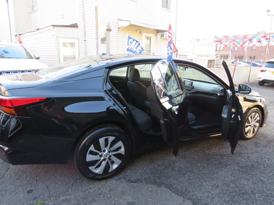 Used Nissan Altima 2.5 S Sedan 2020 | Road Masters II INC. Middle Village, New York Used Nissan Altima 2.5 S Sedan 2020 | Road Masters II INC. Middle Village, New York