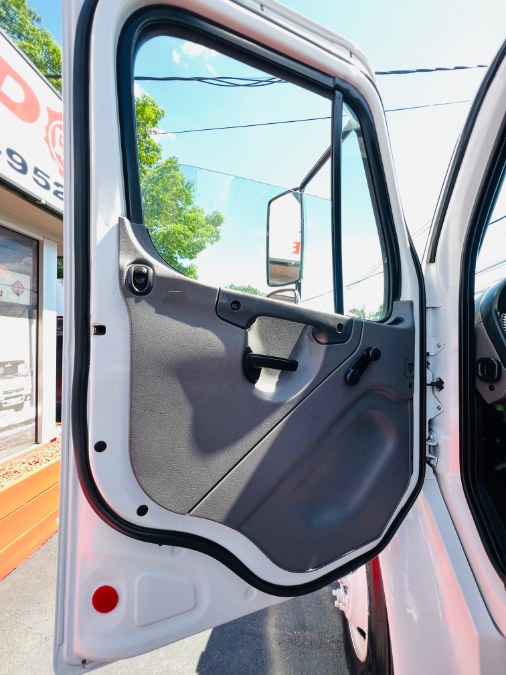 2018 FREIGHTLINER M2 26 FEET DRY BOX + LIFT GATE + NO CDL, available for sale in South Amboy, New Jersey | NJ Truck Spot. South Amboy, New Jersey 2018 FREIGHTLINER M2 26 FEET DRY BOX + LIFT GATE + NO CDL, available for sale in South Amboy, New Jersey | NJ Truck Spot. South Amboy, New Jersey