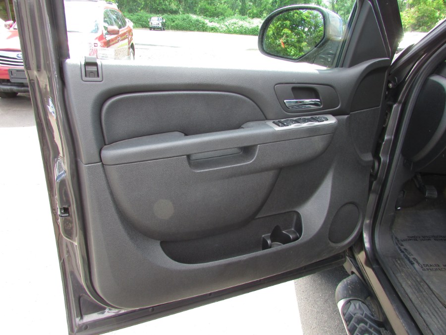 2011 Chevrolet Suburban 4WD 4dr 1500 LT, available for sale in East Windsor, Connecticut | United Auto Sales of E Windsor, Inc. East Windsor, Connecticut 2011 Chevrolet Suburban 4WD 4dr 1500 LT, available for sale in East Windsor, Connecticut | United Auto Sales of E Windsor, Inc. East Windsor, Connecticut