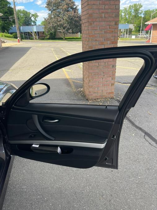 2006 BMW 3 Series 325i 4dr Sdn RWD, available for sale in New Britain, Connecticut | Supreme Automotive. New Britain, Connecticut 2006 BMW 3 Series 325i 4dr Sdn RWD, available for sale in New Britain, Connecticut | Supreme Automotive. New Britain, Connecticut