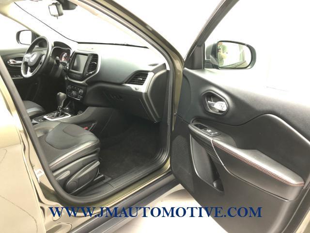 2014 Jeep Cherokee 4WD 4dr Trailhawk, available for sale in Naugatuck, Connecticut | J&M Automotive Sls&Svc LLC. Naugatuck, Connecticut 2014 Jeep Cherokee 4WD 4dr Trailhawk, available for sale in Naugatuck, Connecticut | J&M Automotive Sls&Svc LLC. Naugatuck, Connecticut