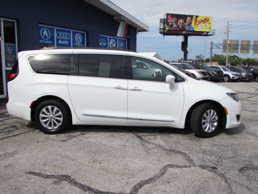 Used Chrysler Pacifica Touring-L 4dr Wgn 2017 | VIP Auto Enterprise, Inc. Orlando, Florida Used Chrysler Pacifica Touring-L 4dr Wgn 2017 | VIP Auto Enterprise, Inc. Orlando, Florida