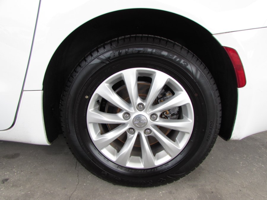 Used Chrysler Pacifica Touring-L 4dr Wgn 2017 | VIP Auto Enterprise, Inc. Orlando, Florida Used Chrysler Pacifica Touring-L 4dr Wgn 2017 | VIP Auto Enterprise, Inc. Orlando, Florida