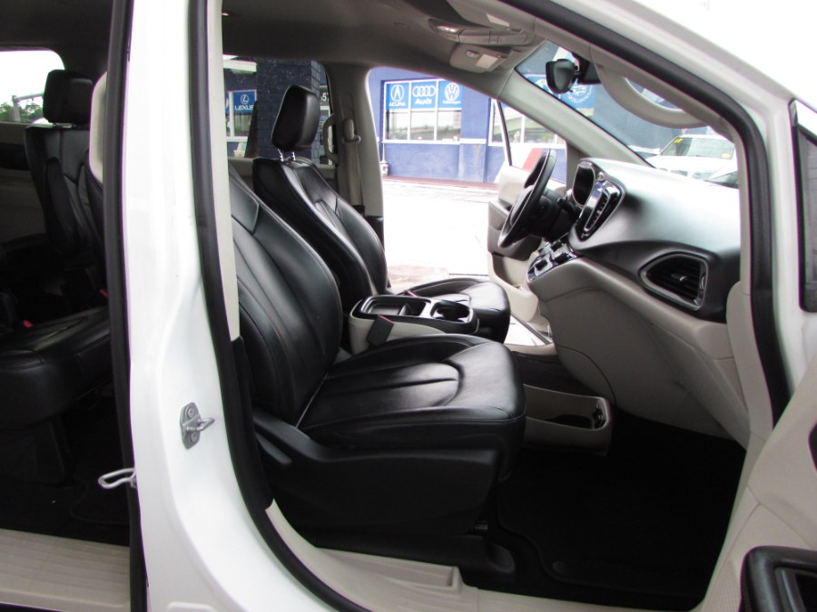 Used Chrysler Pacifica Touring-L 4dr Wgn 2017 | VIP Auto Enterprise, Inc. Orlando, Florida Used Chrysler Pacifica Touring-L 4dr Wgn 2017 | VIP Auto Enterprise, Inc. Orlando, Florida