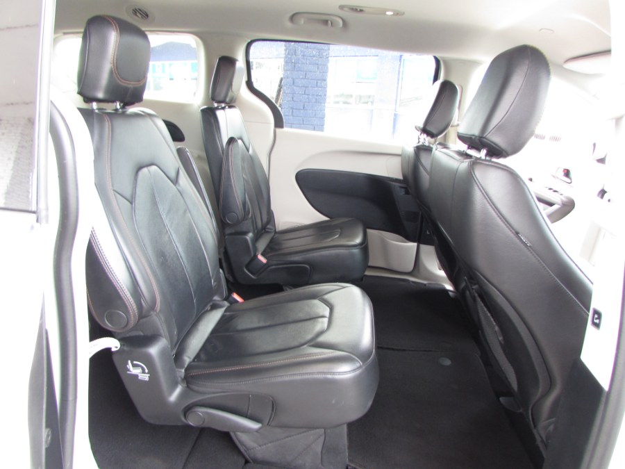 Used Chrysler Pacifica Touring-L 4dr Wgn 2017 | VIP Auto Enterprise, Inc. Orlando, Florida Used Chrysler Pacifica Touring-L 4dr Wgn 2017 | VIP Auto Enterprise, Inc. Orlando, Florida