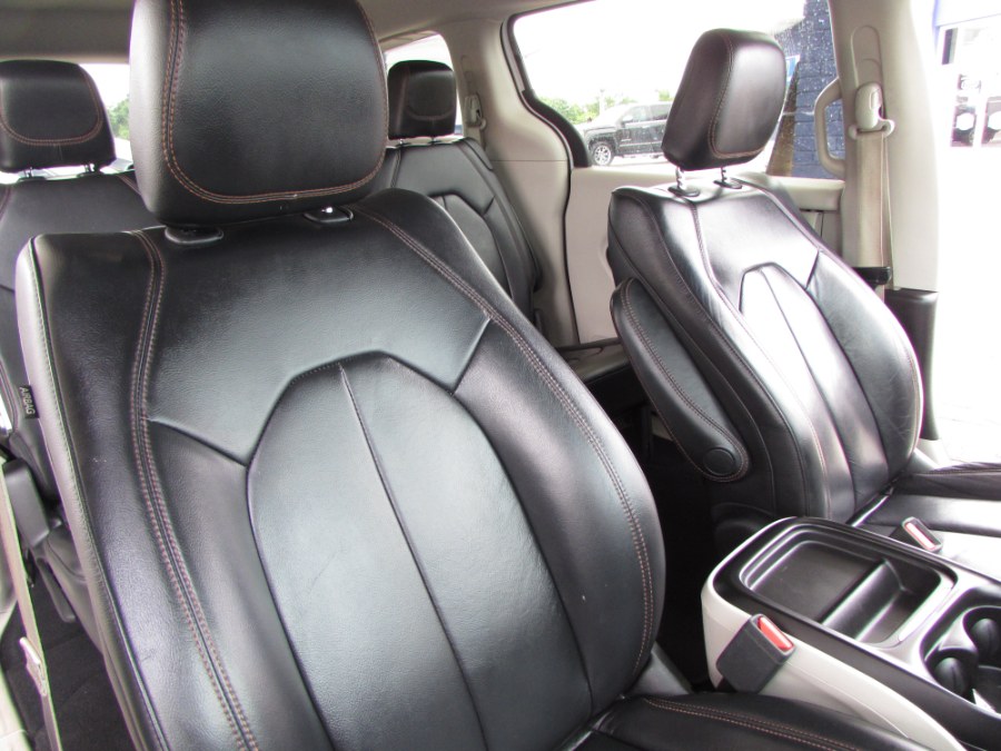Used Chrysler Pacifica Touring-L 4dr Wgn 2017 | VIP Auto Enterprise, Inc. Orlando, Florida Used Chrysler Pacifica Touring-L 4dr Wgn 2017 | VIP Auto Enterprise, Inc. Orlando, Florida