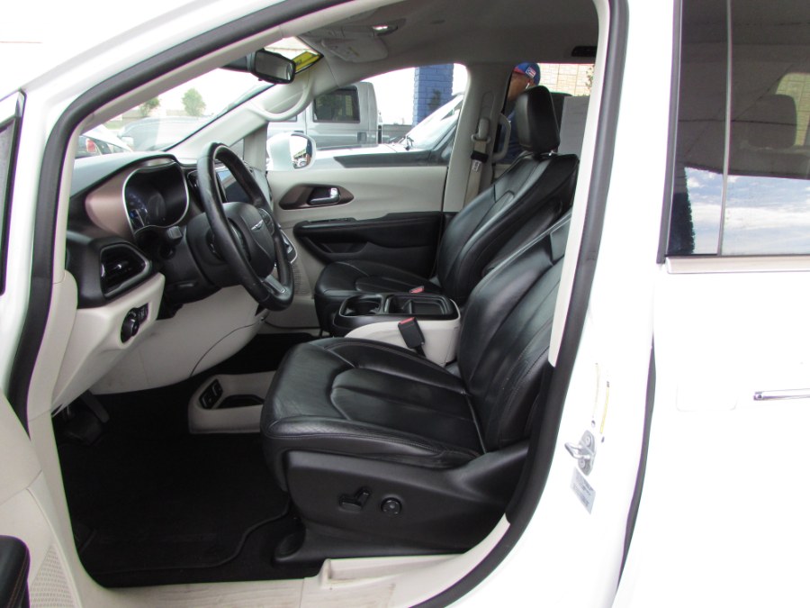 Used Chrysler Pacifica Touring-L 4dr Wgn 2017 | VIP Auto Enterprise, Inc. Orlando, Florida Used Chrysler Pacifica Touring-L 4dr Wgn 2017 | VIP Auto Enterprise, Inc. Orlando, Florida